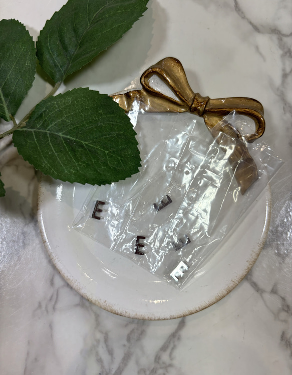 定形郵便 送料無料★5個入り　イニシャルチャーム　シルバー　E　PA315　48945　＊710 1枚目の画像