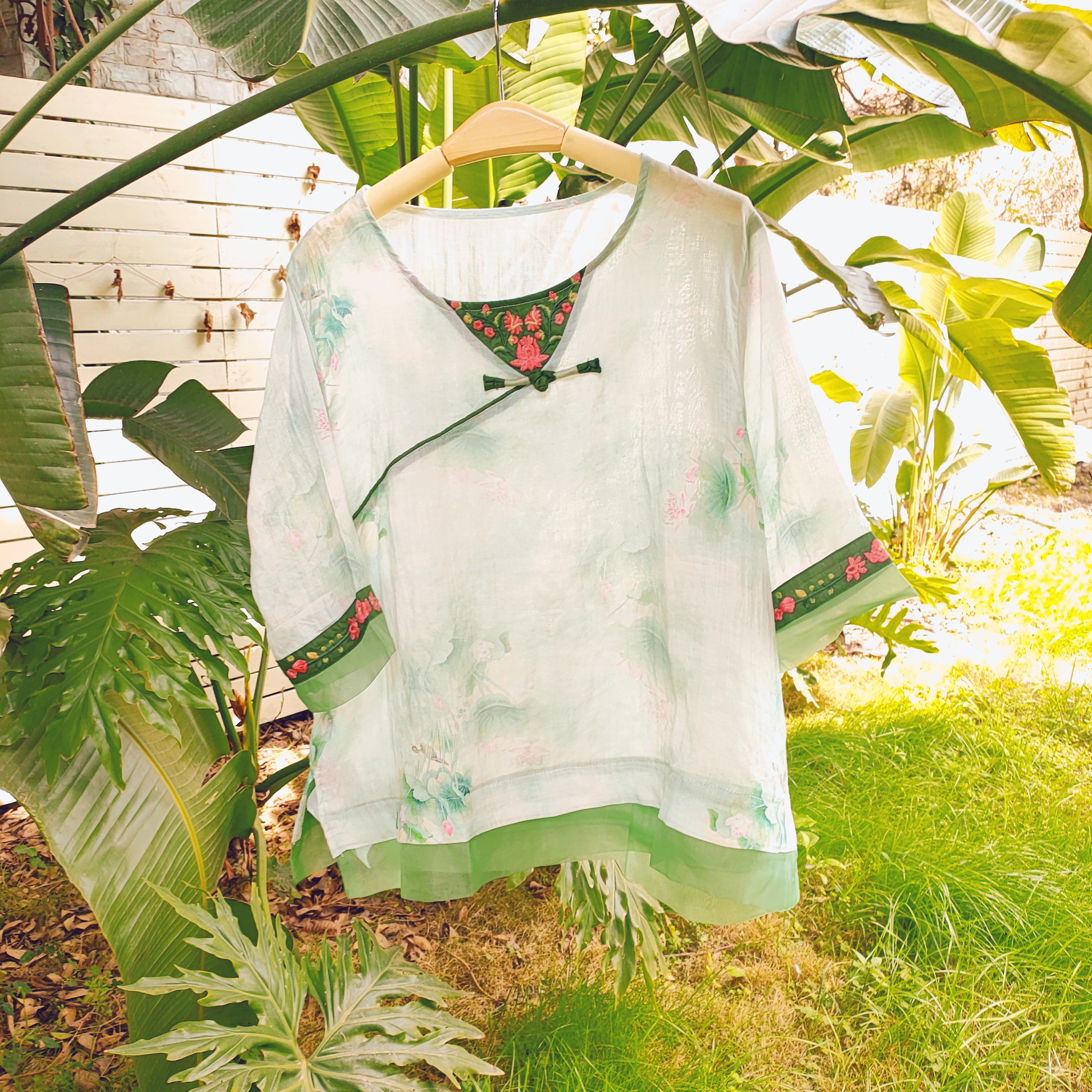 気になるおなかを見せないカジュアル上衣☆ 2025刺繍シャツ ラミー100％ 麻ブラウス おしゃれ 通勤 通学 お出かけ