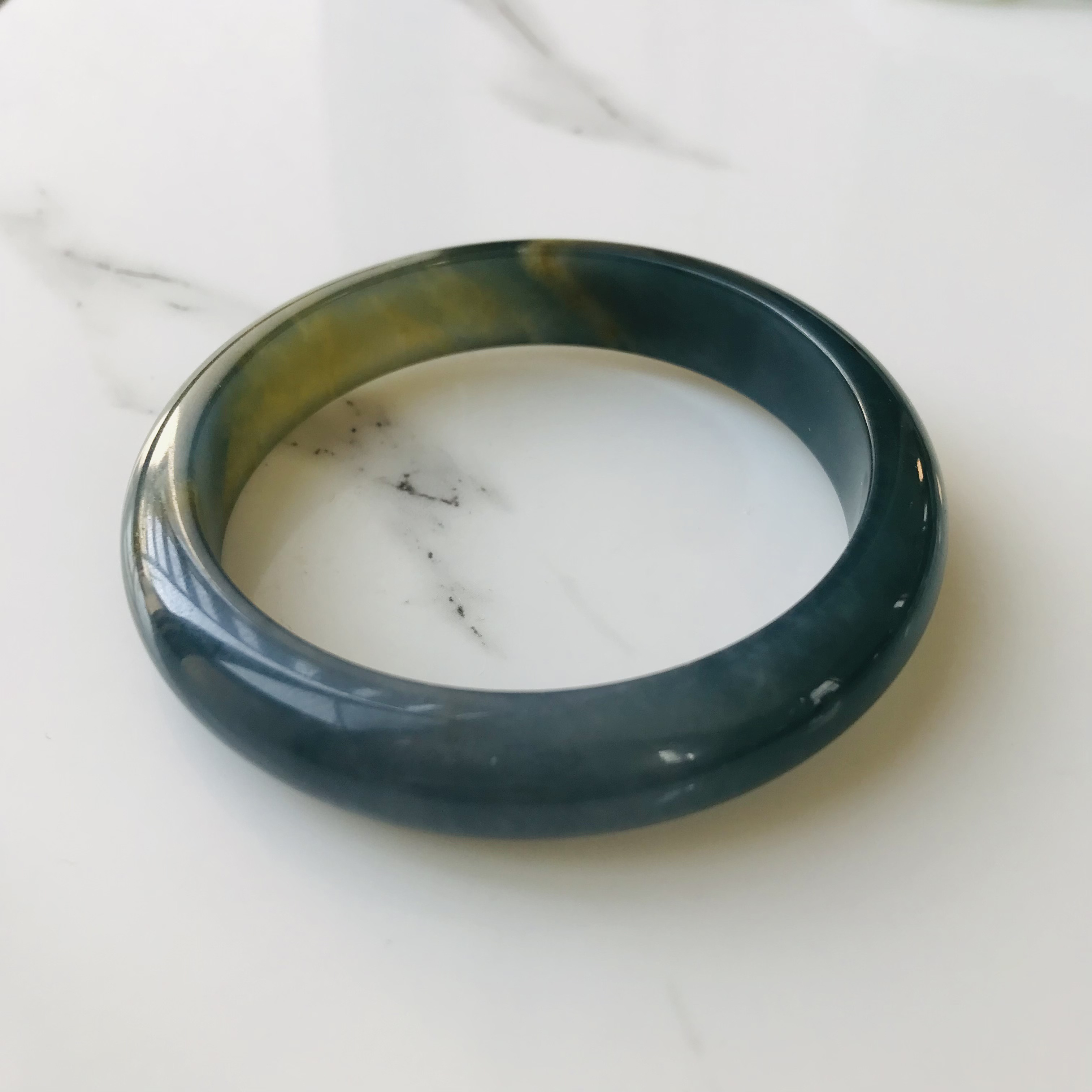 【B2005-0163】ジェイド　翡翠　ヒスイ　一点もの　希少　バングル　グアテマラ産　57.0mm