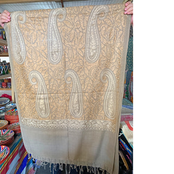 22. ウズベキスタン直輸入　カシミヤ100% 刺繍ショール　ネイビー ウズベキスタン直輸入 カシミヤ100% 刺繍ストール ネイビー