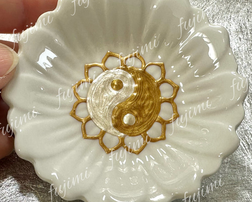 高波動ミニプレート「陰陽太極図」フラワー型陶器皿 小皿 ∞fujimi