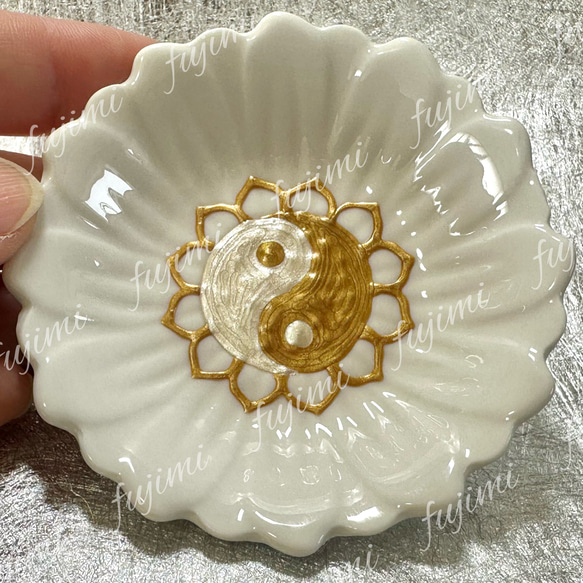 高波動ミニプレート「陰陽太極図」フラワー型陶器皿 小皿 ∞fujimi