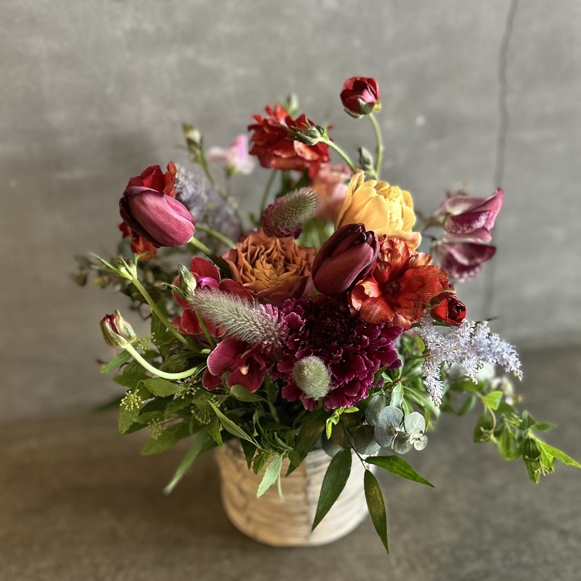 【入学・卒業・転職退職用におすすめ】季節のお花でフラワーアレンジメント Sサイズ