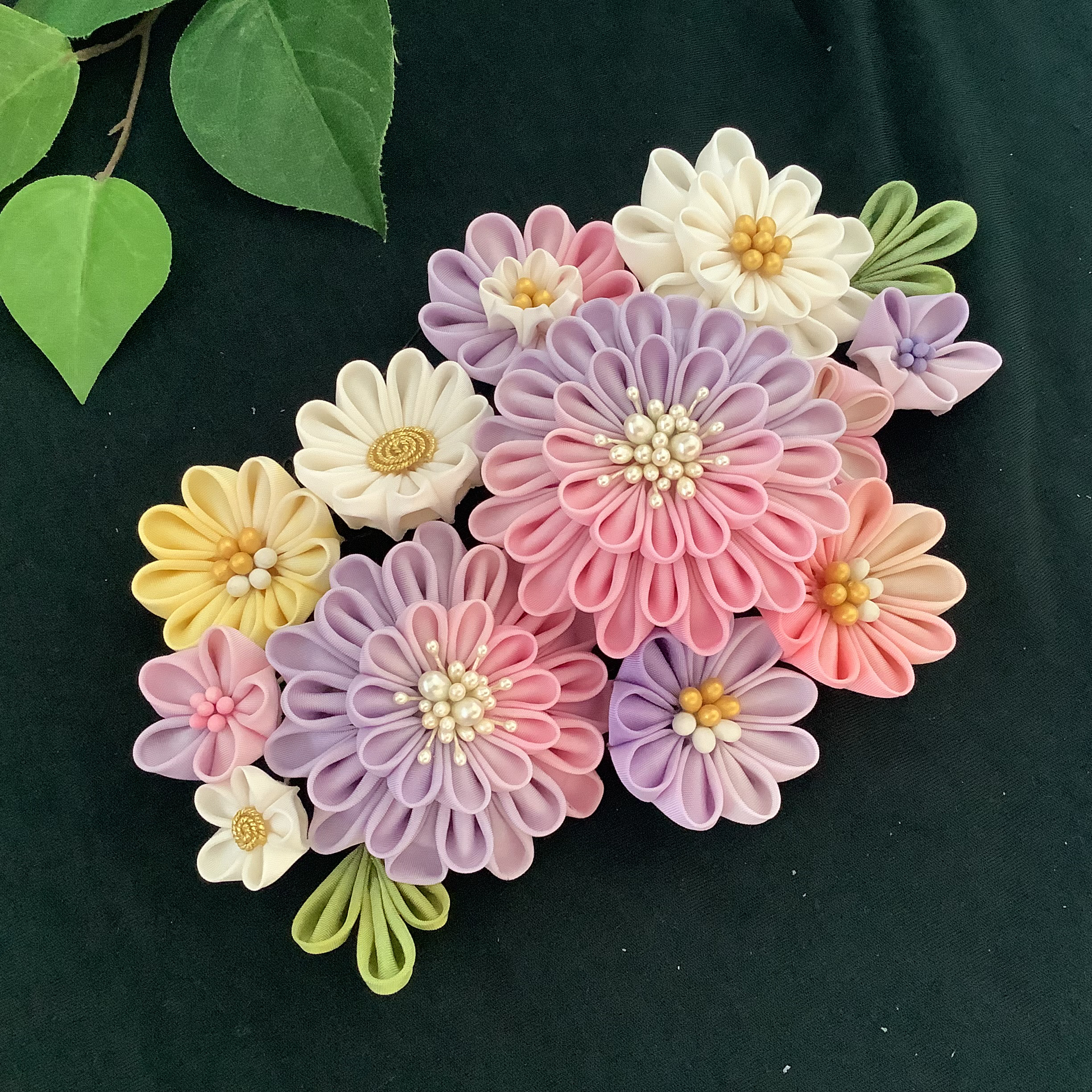 【つまみ細工　髪飾り】　シルク手染めグラデーション　成人式/結婚式/卒業式/七五三