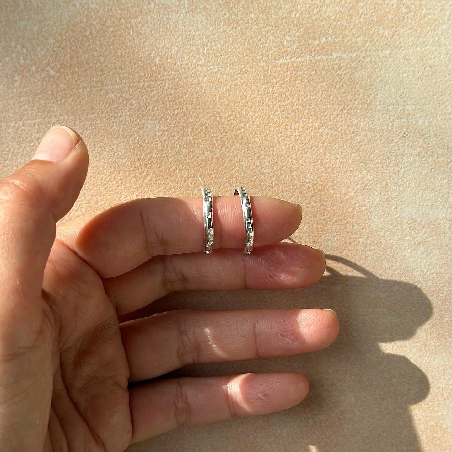 スタンプワークフープピアスM彫金シルバー950刻印-hoshi-