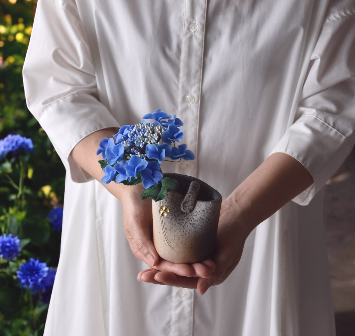 ◆粘土のお花◆ガクアジサイ　ブルー（花瓶　信楽焼）…A1171