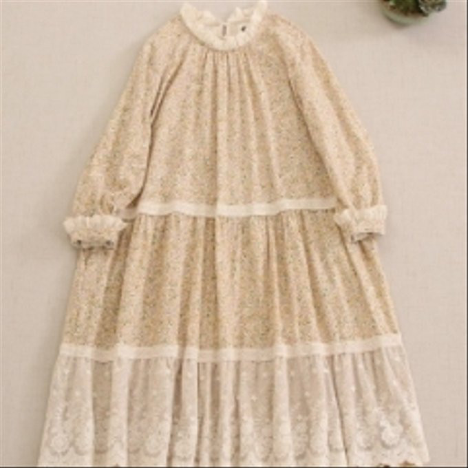 甘い 長袖のゆったり した レース ワンピース
