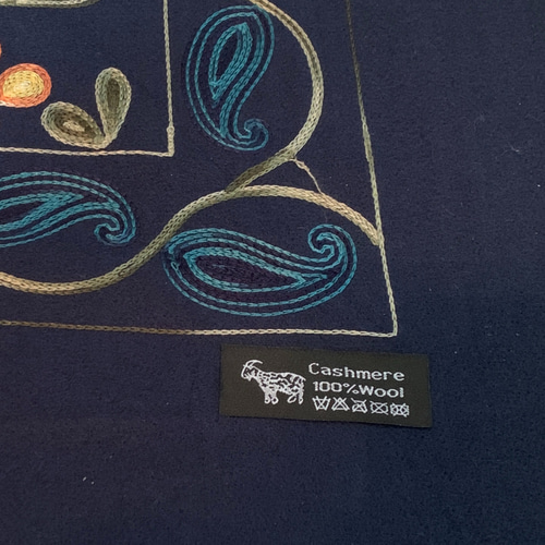 22. ウズベキスタン直輸入　カシミヤ100% 刺繍ショール　ネイビー ウズベキスタン直輸入 カシミヤ100% 刺繍ストール ネイビー