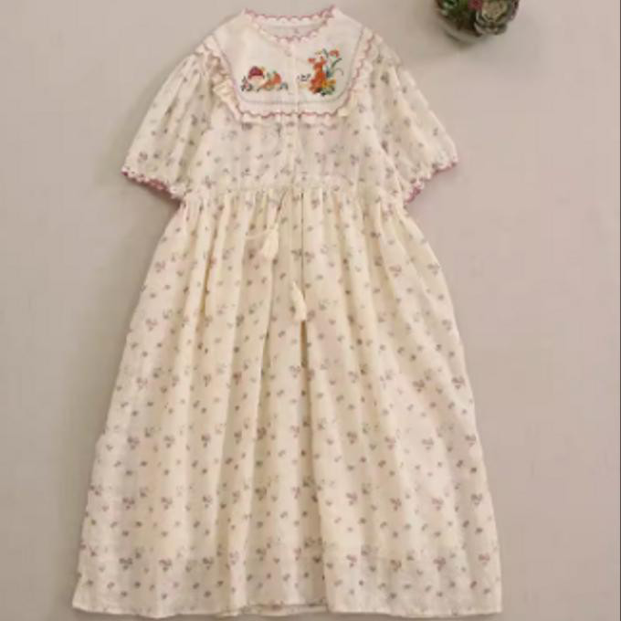 甘く かわいい 刺繍のゆったり した 半袖 ワンピース