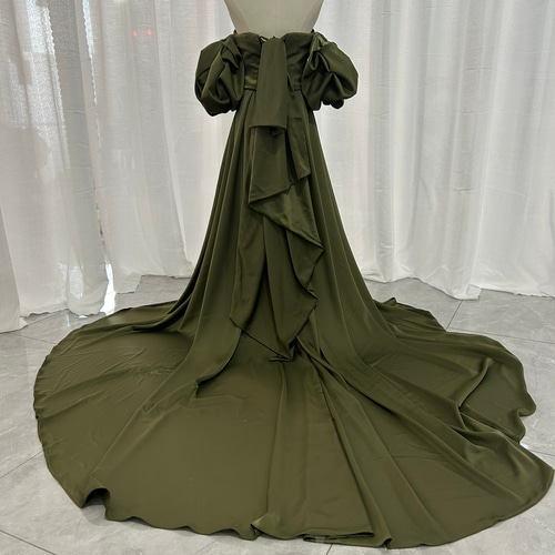 カラードレス グリーン ベアトップ パフスリーブ ロングトレーン  