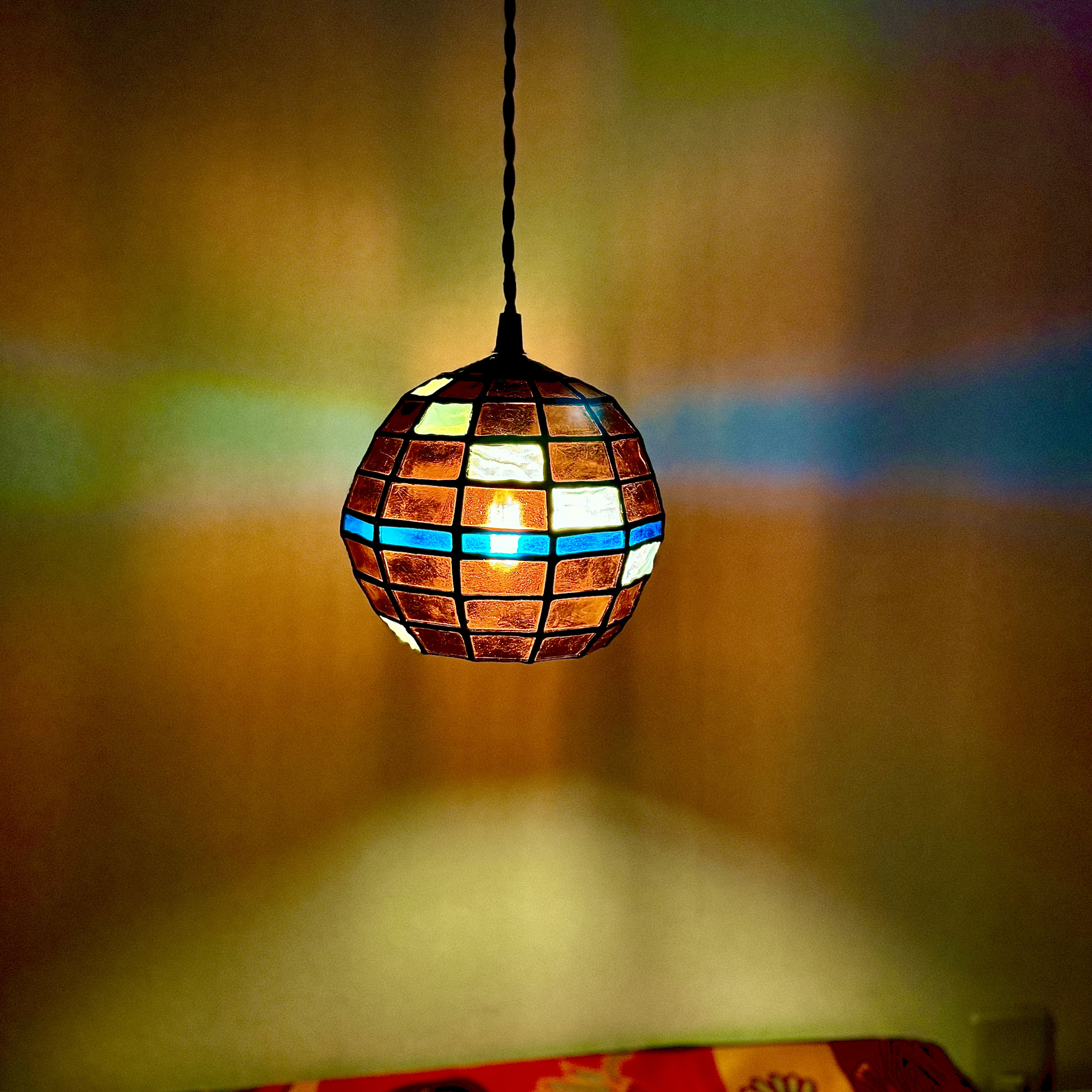 光の色を楽しむ、丸型  ペンダントライト ステンドグラス ランプシェード 置き型 テーブル ランプ インテリア 照明