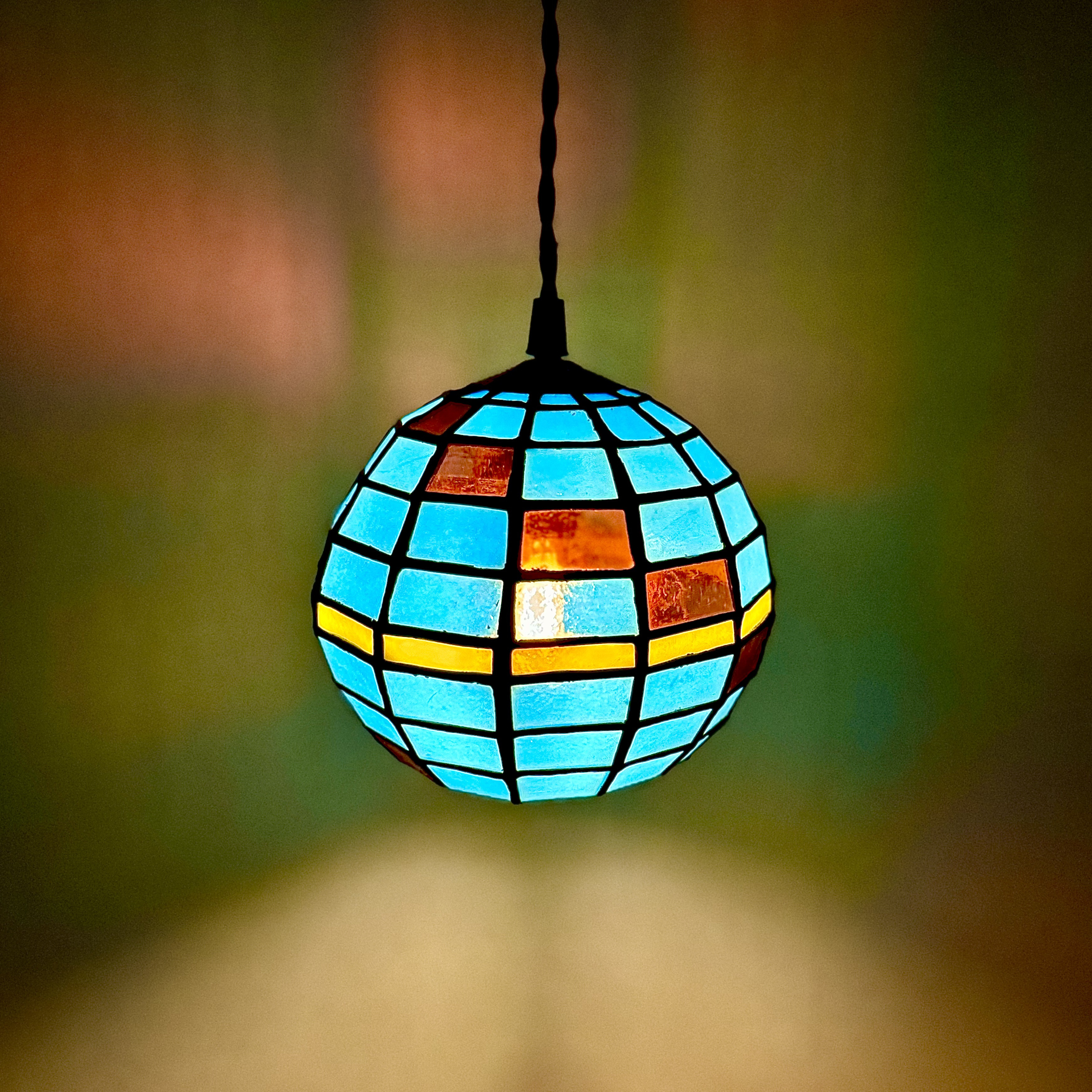 光の色を楽しむ、丸型  ペンダントライト ステンドグラス ランプシェード 置き型 テーブル ランプ インテリア 照明