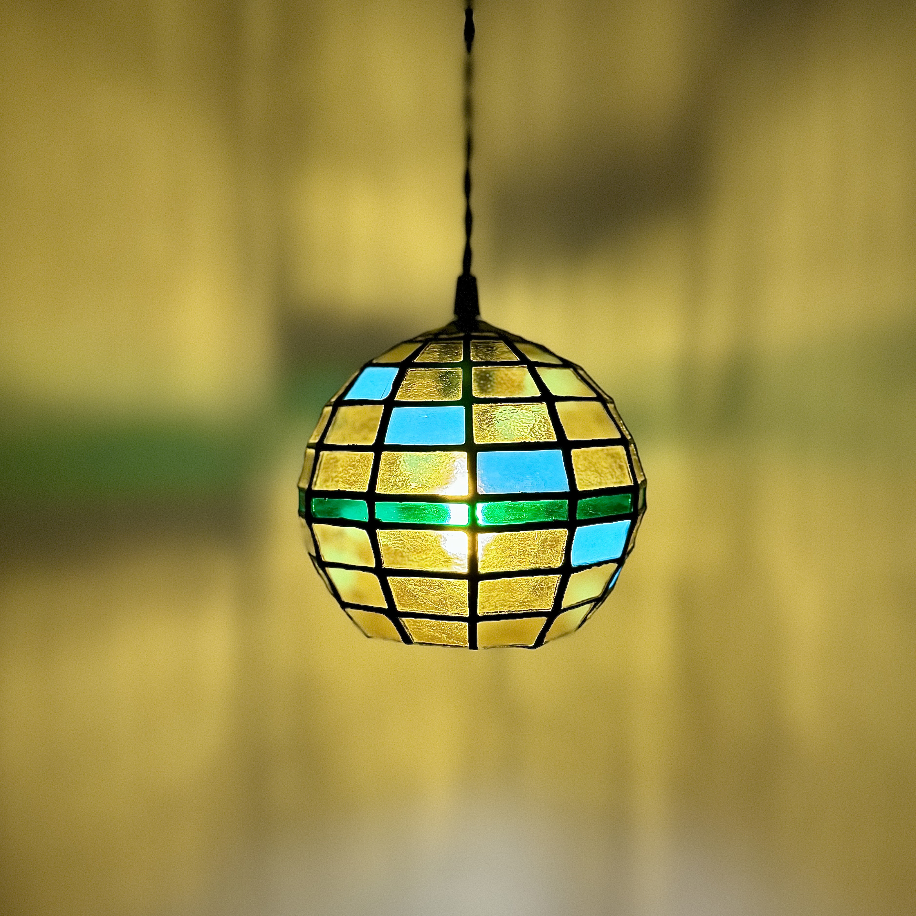 光の色を楽しむ、丸型  ペンダントライト ステンドグラス ランプシェード 置き型 テーブル ランプ インテリア 照明