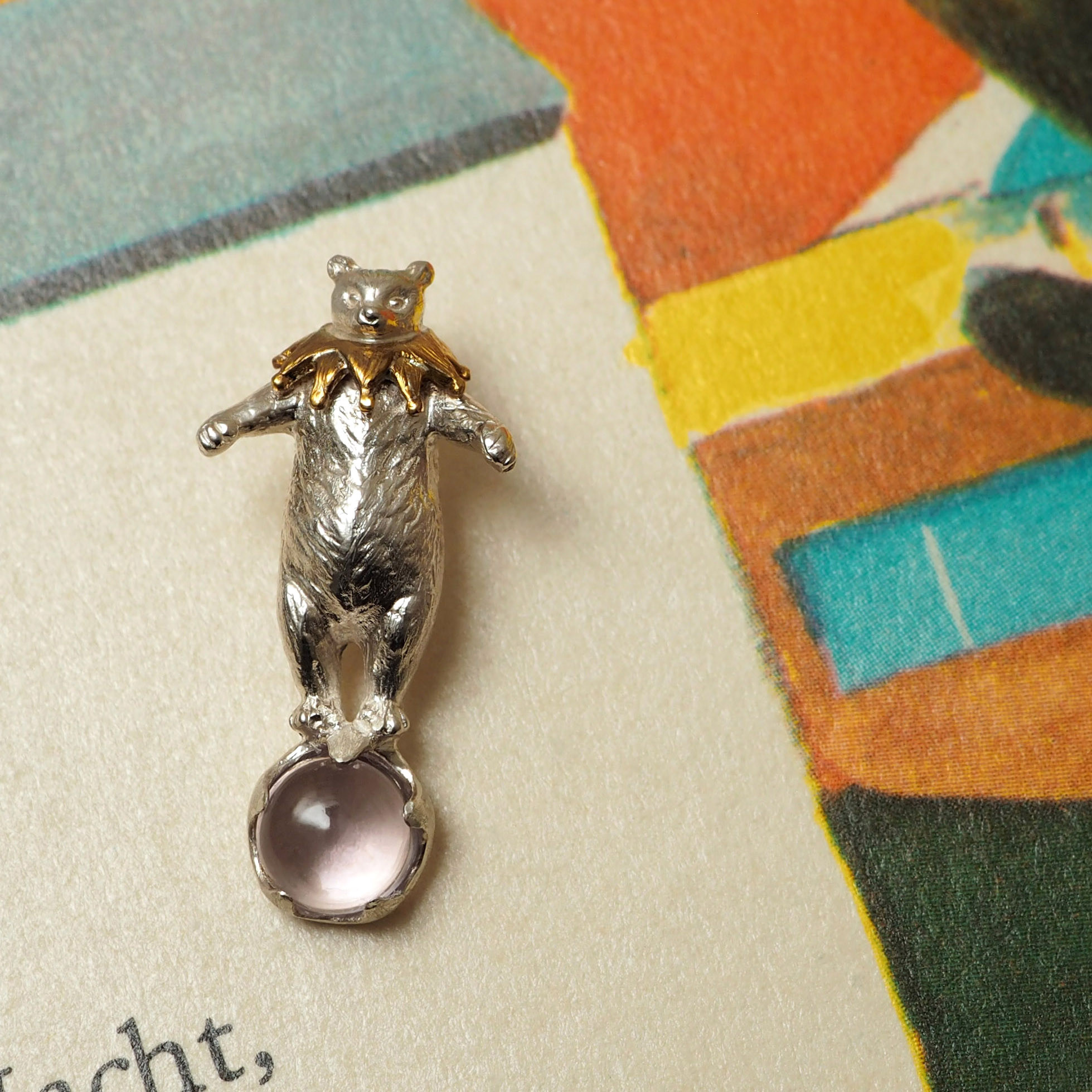 【冬のプレゼント企画開催中】くまのサーカスのブローチ（受注制作）