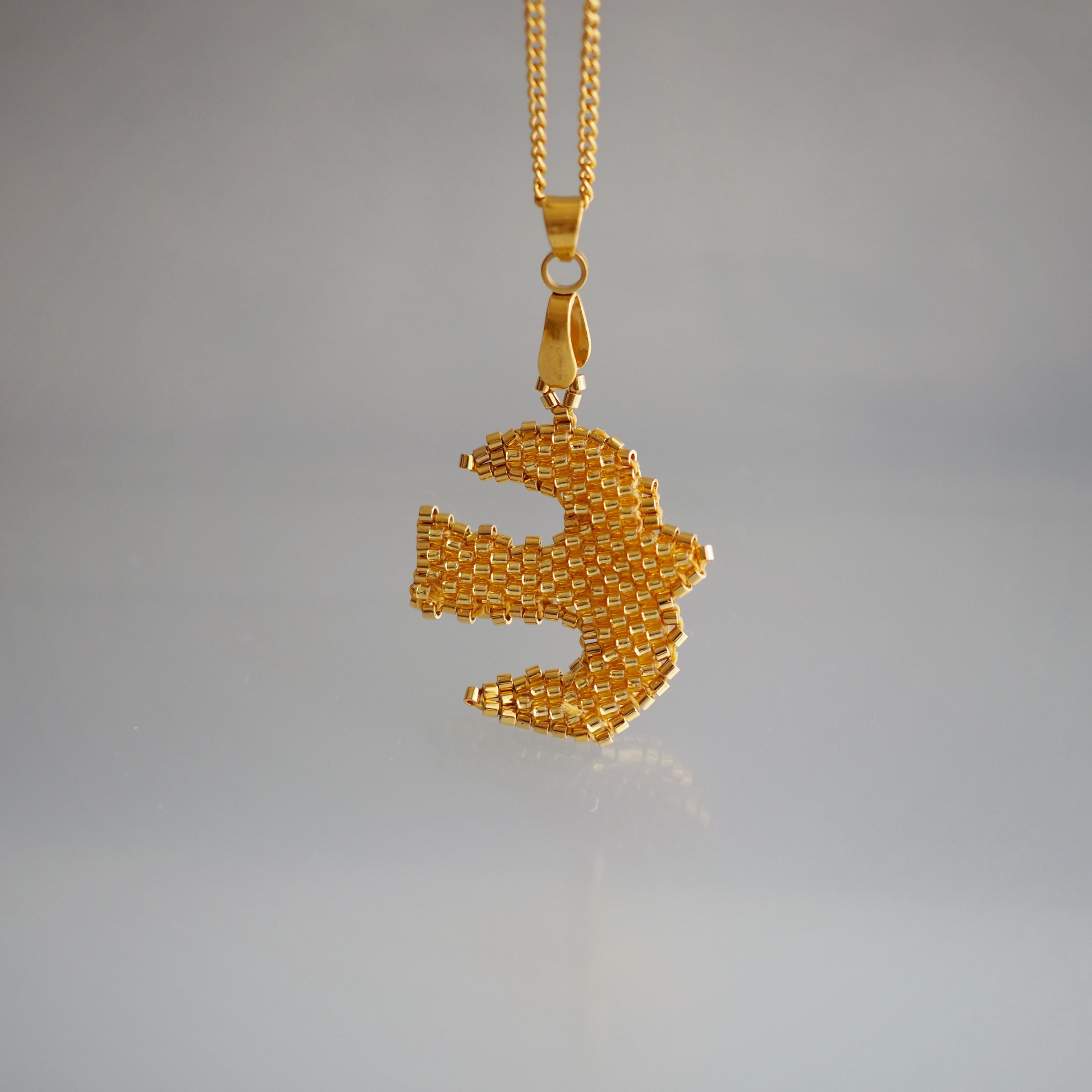 ビーズの鳥ネックレス（ゴールド）【受注】