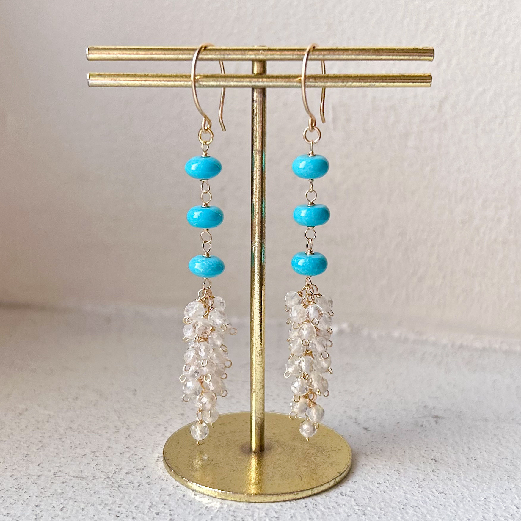 スリーピングビューティーターコイズとホワイトトパーズの晴れ空ロングピアス　14KGF