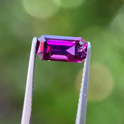 濃厚グレープピンクガーネット 天然石0.88ct purple garnet