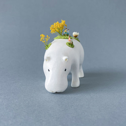 moss hippo（モスヒッポ）_カバの置物＜カバの上で暮らす：ミモザ.ver＞ 3枚目の画像