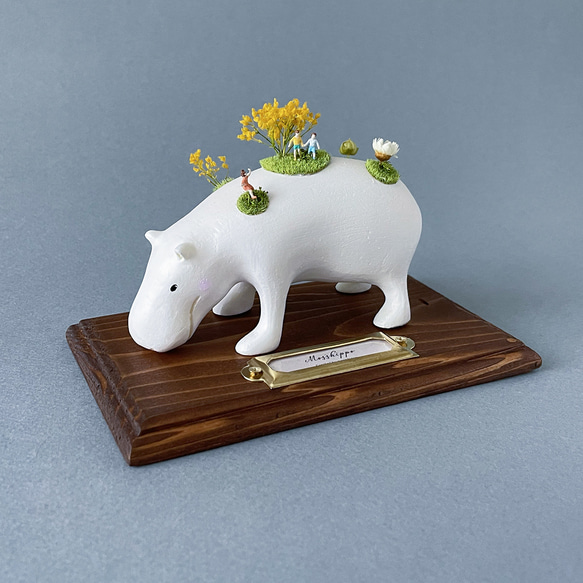 moss hippo（モスヒッポ）_カバの置物＜カバの上で暮らす：ミモザ.ver＞ 1枚目の画像