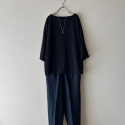 さらりとしたポンチニットのトップス　ブラック 5枚目の画像