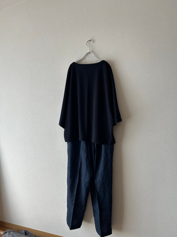 さらりとしたポンチニットのトップス　ブラック 6枚目の画像