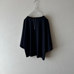 さらりとしたポンチニットのトップス　ブラック 2枚目の画像