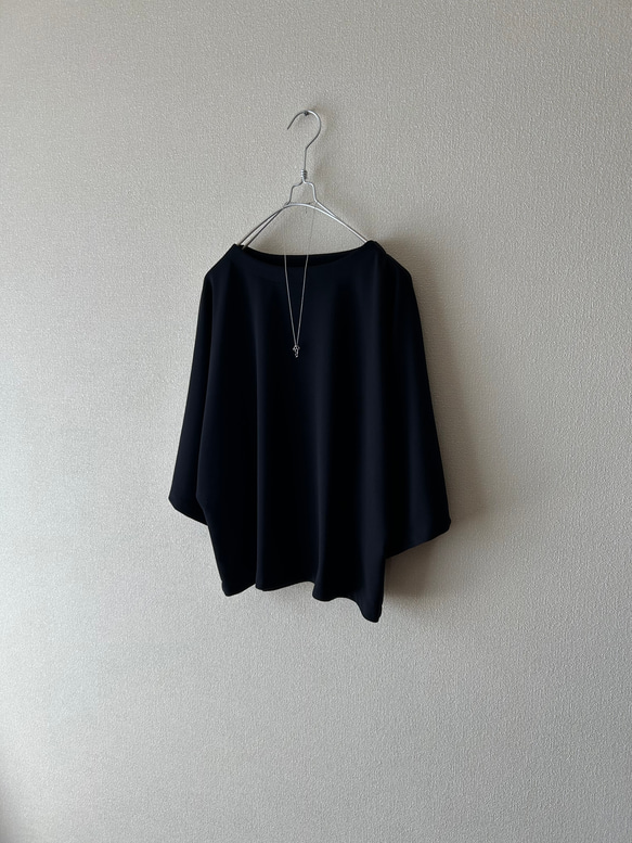 さらりとしたポンチニットのトップス　ブラック 2枚目の画像