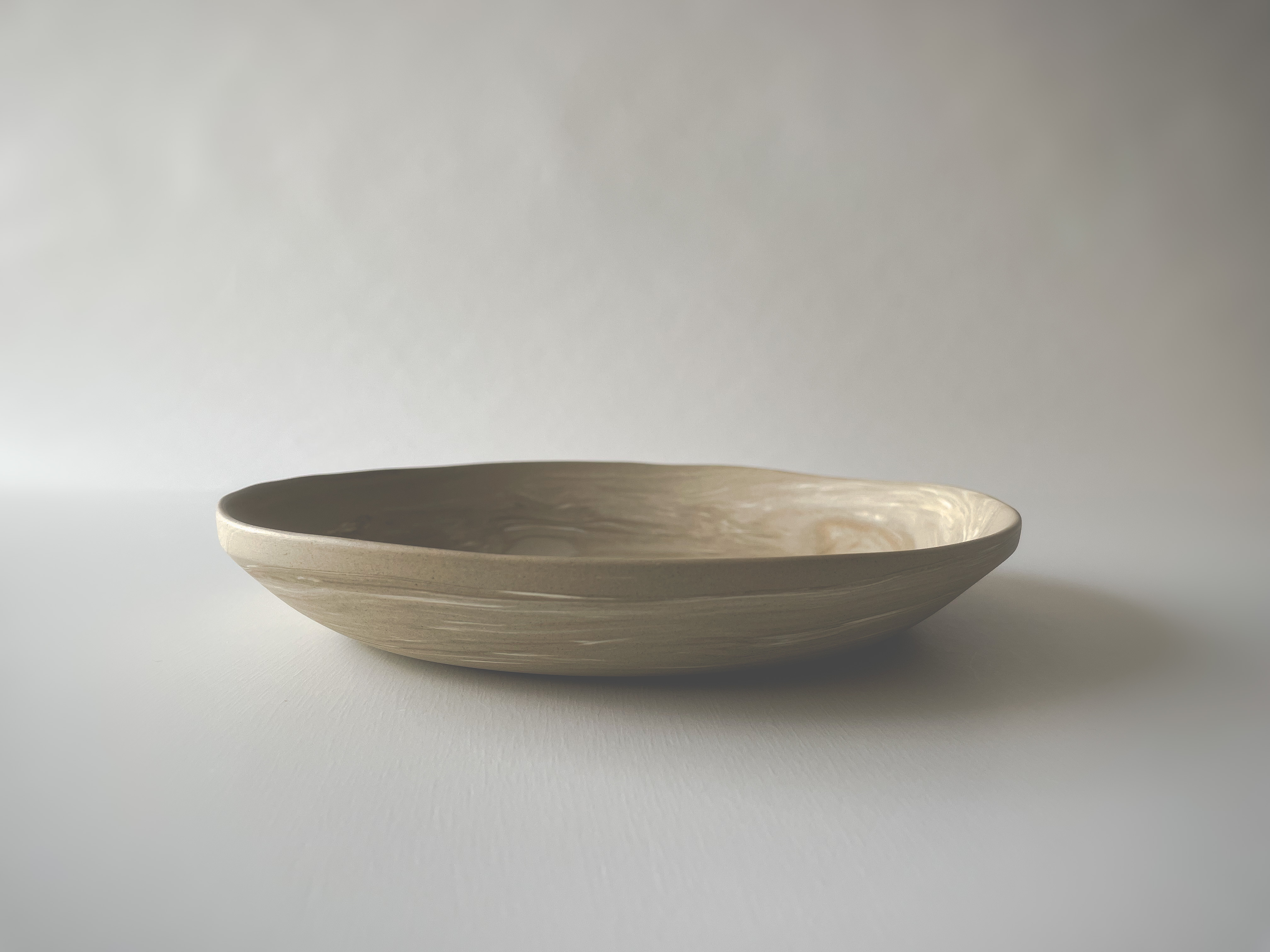 はるかなせせらぎ – グレージュマーブルの陶プレート｜カレー皿・パスタ皿｜焼き締め｜一点もの