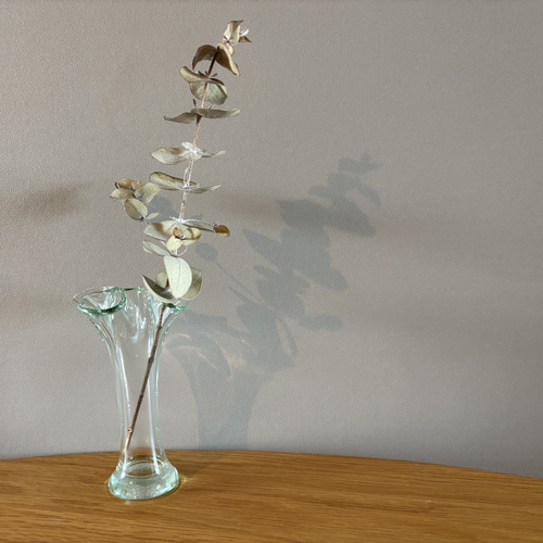 ヴィンテージ アンティーク 花瓶 ガラス レトロ　フラワーベース ハンドメイド 国産の古い吹きガラスのフラワーベース 花瓶 一輪挿し昭和レトロ
