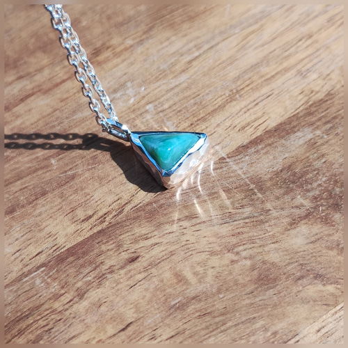 糸魚川翡翠×純銀の槌目模様ネックレス ネックレス・ペンダント Porte