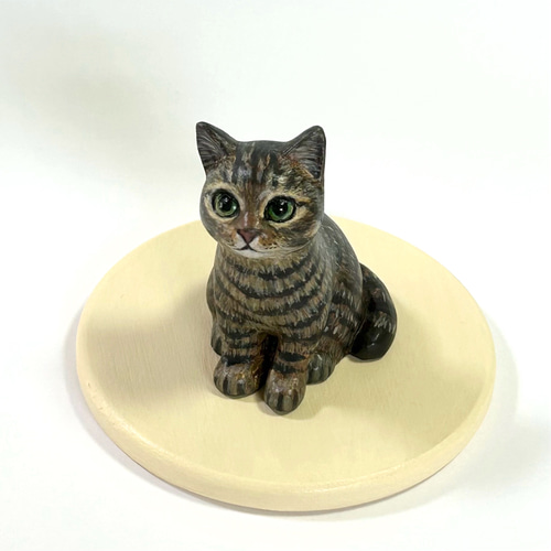 リアルキジトラ猫ちゃん❤️招き猫、陶器人形、置物、猫人形、キジトラ猫、縁起物、作家 キジトラ猫の置物 招き猫 猫ハウス 通販 19100106｜Creema(クリーマ