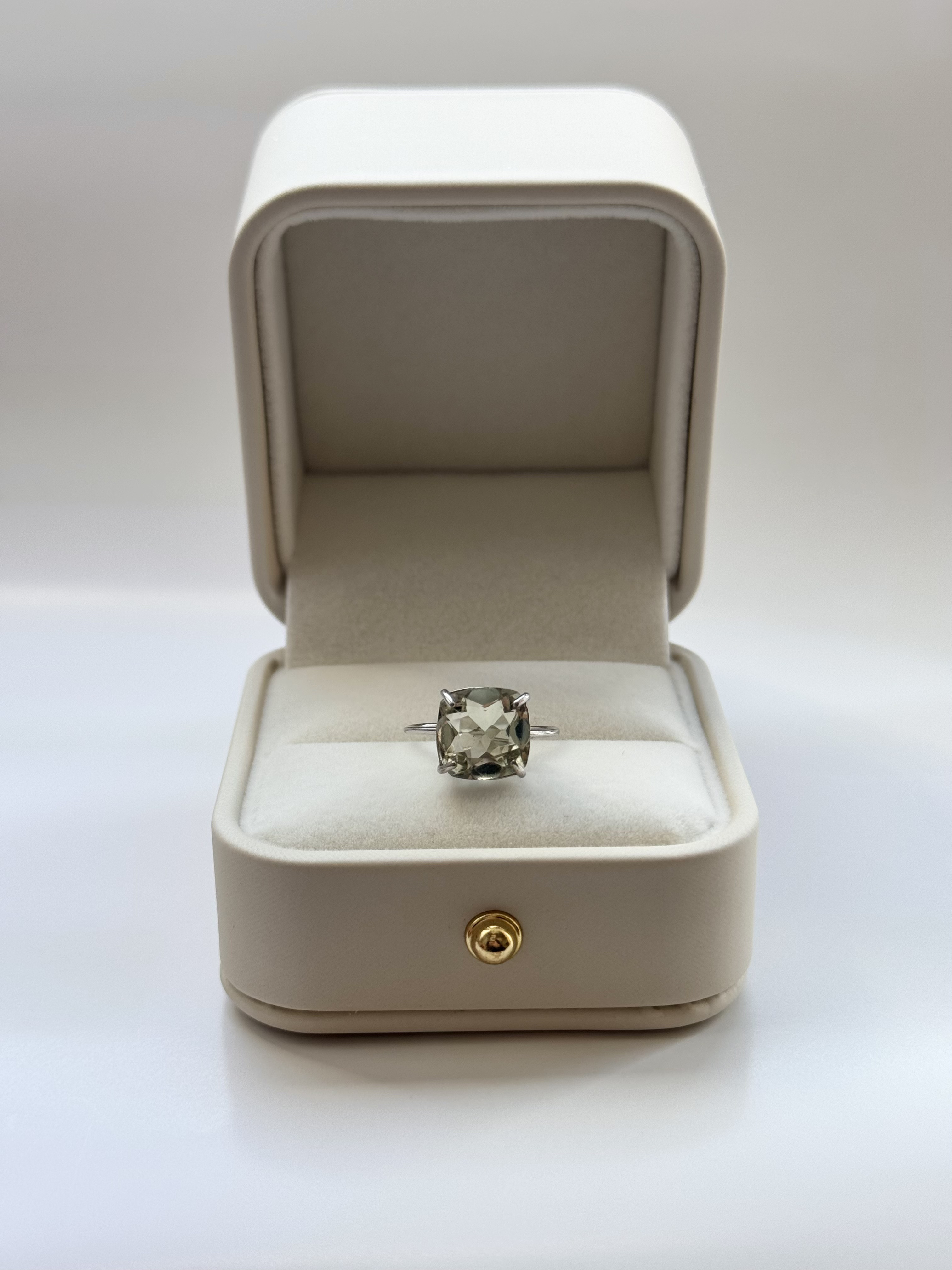 グリーンアメジストのクッションカットリング 〈Silver925〉