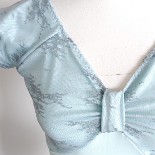 爽やかな水色花レース胸元リボン娘役レオタードS～Mサイズ 爽やかな水色の娘役風 レオタード 花のレースと胸元リボンで