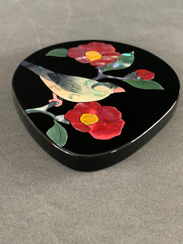 螺鈿　花鳥図　姫鏡　　（椿に文鳥） 3枚目の画像