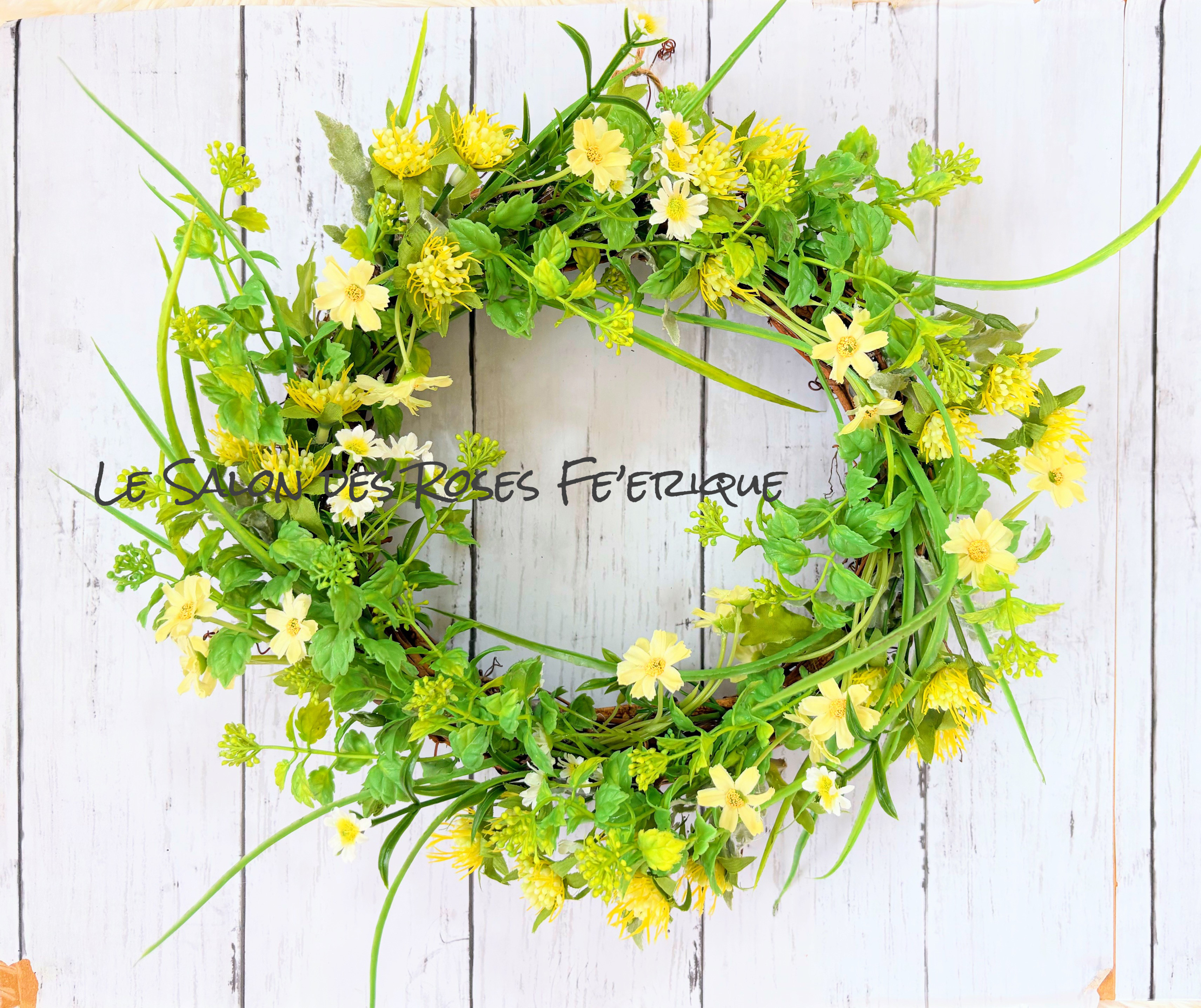 グリーンリース　　直径約30㎝（伸びた葉は含まず）