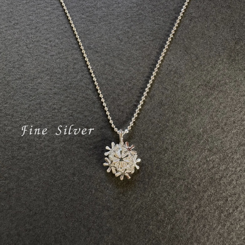 《純銀スノーフレイクブーケペンダント》 シルバー925チェーン 大人可愛い ハンドメイドジュエリー ギフト