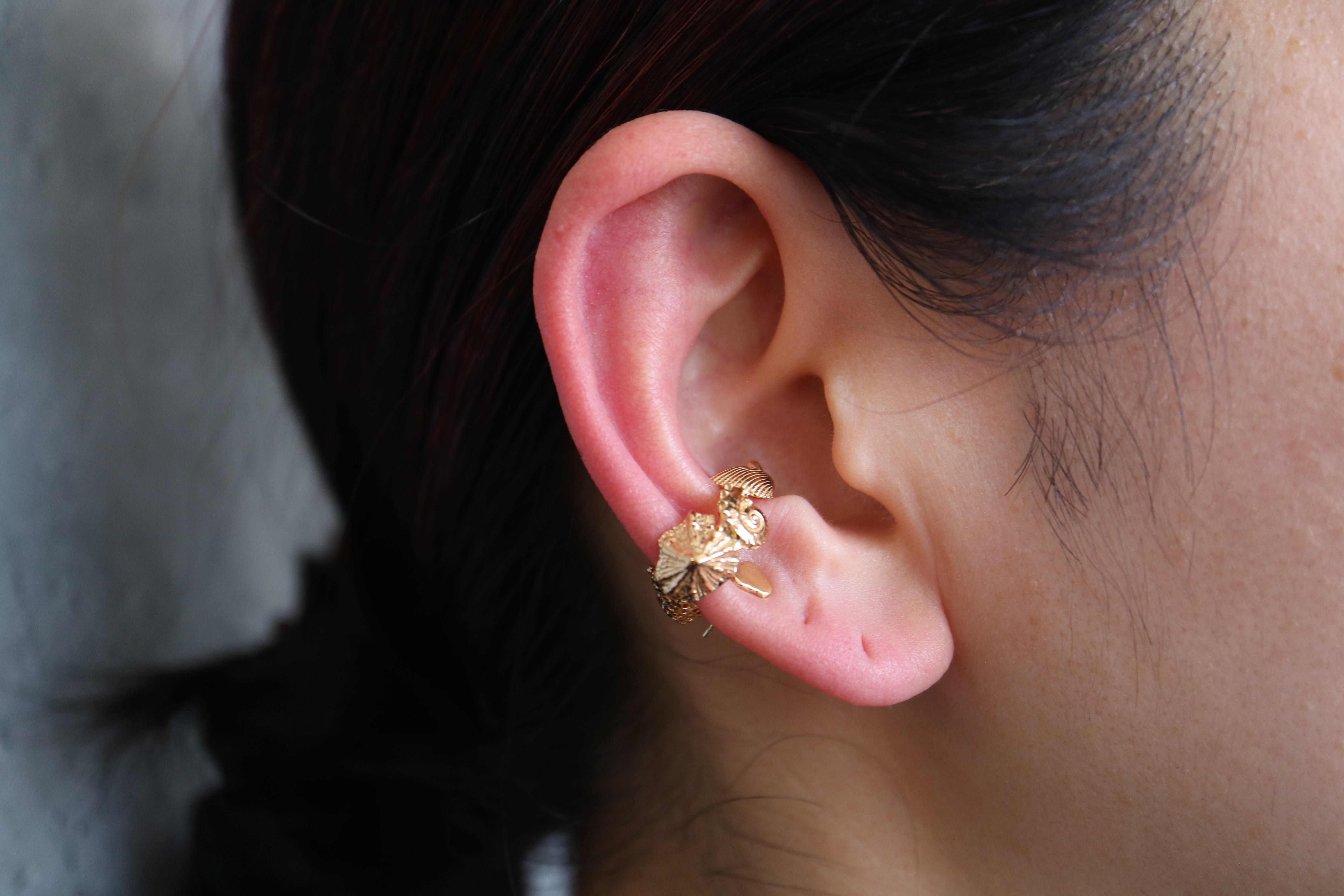 Shell ear cuff - gold color- (23EC-02   S /M)