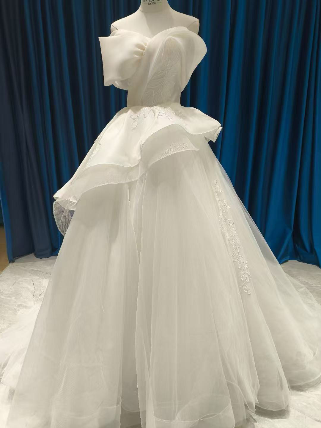 送料無料！ウェディングドレス 楊柳オーガンジー フリルドレス チュールスカート 花嫁  オフショルダー