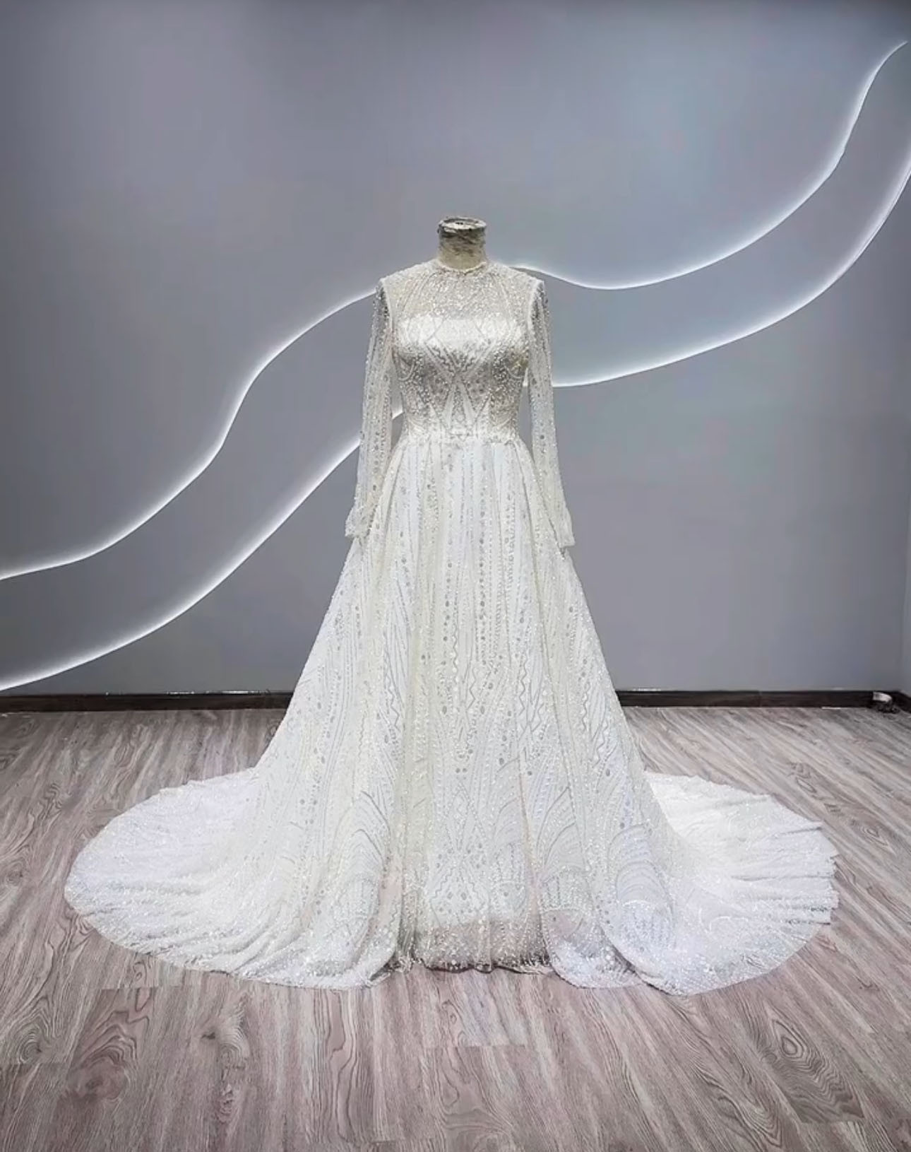 イリュージョンネック　シースルーお袖　長袖　冬婚2025春婚　二次会優雅　Aライン　キラキラ　エレガントなシルエット挙式