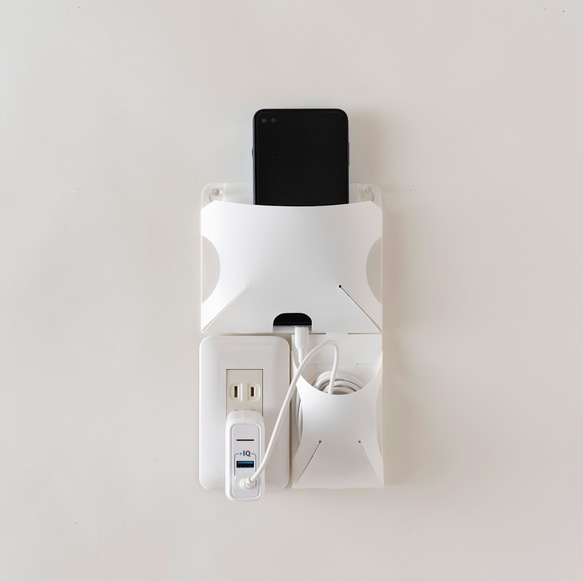 スマホポケット(ハーフサイズ)コンセントと組み合わせて設置できる壁掛けスマホホルダー【左右の向きが選べます】 2枚目の画像