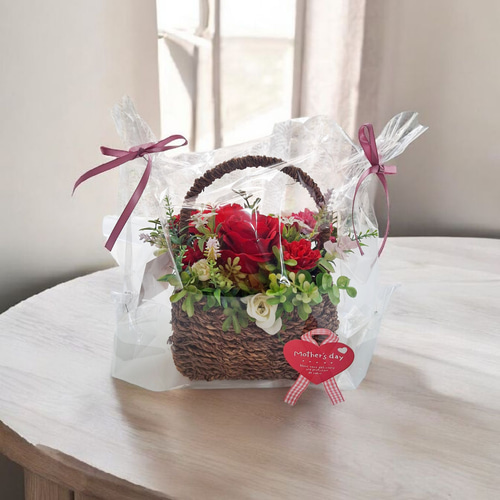 フラワーアレンジメント♡赤薔薇バスケット　♡バレンタインギフト 赤いバラとカーネーションのお花あふれるバスケットアレンジ/アーティ
