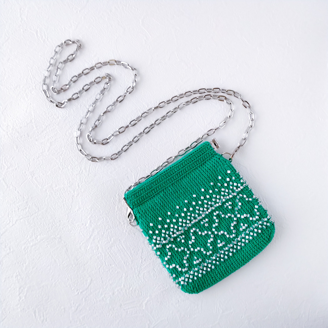 ビーズバッグ 花柄 輝く花を並べたビーズバッグ 斜め掛け ミニバッグ マイクロ