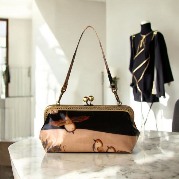 アンティーク着物×ビニールコーティングがま口バッグ/雀と小槌/着物