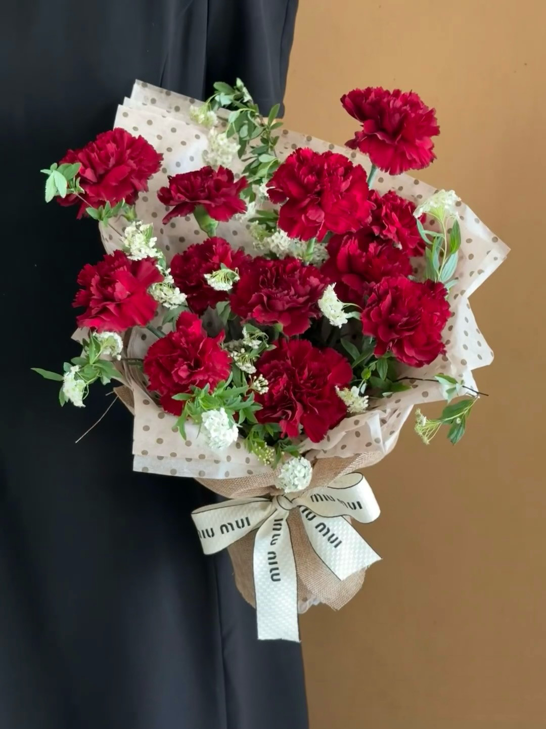 生花【2025年 母の日ギフト】赤いカーネーションの花束 ～変わらぬ愛と感謝を込めて～