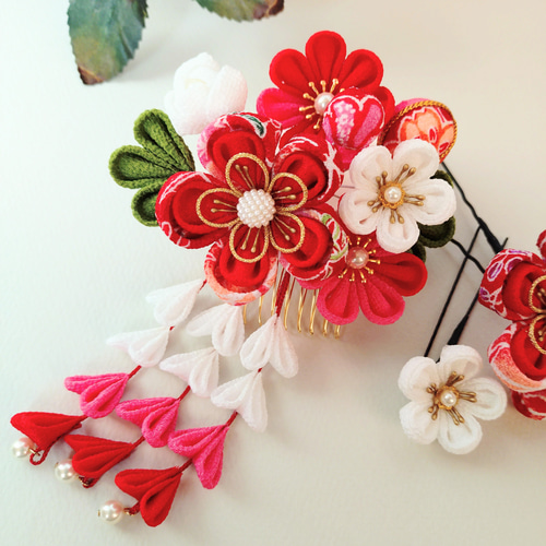 受注品》つまみ細工 髪飾り #19-44 七五三赤×ピンク(3歳用) コーム