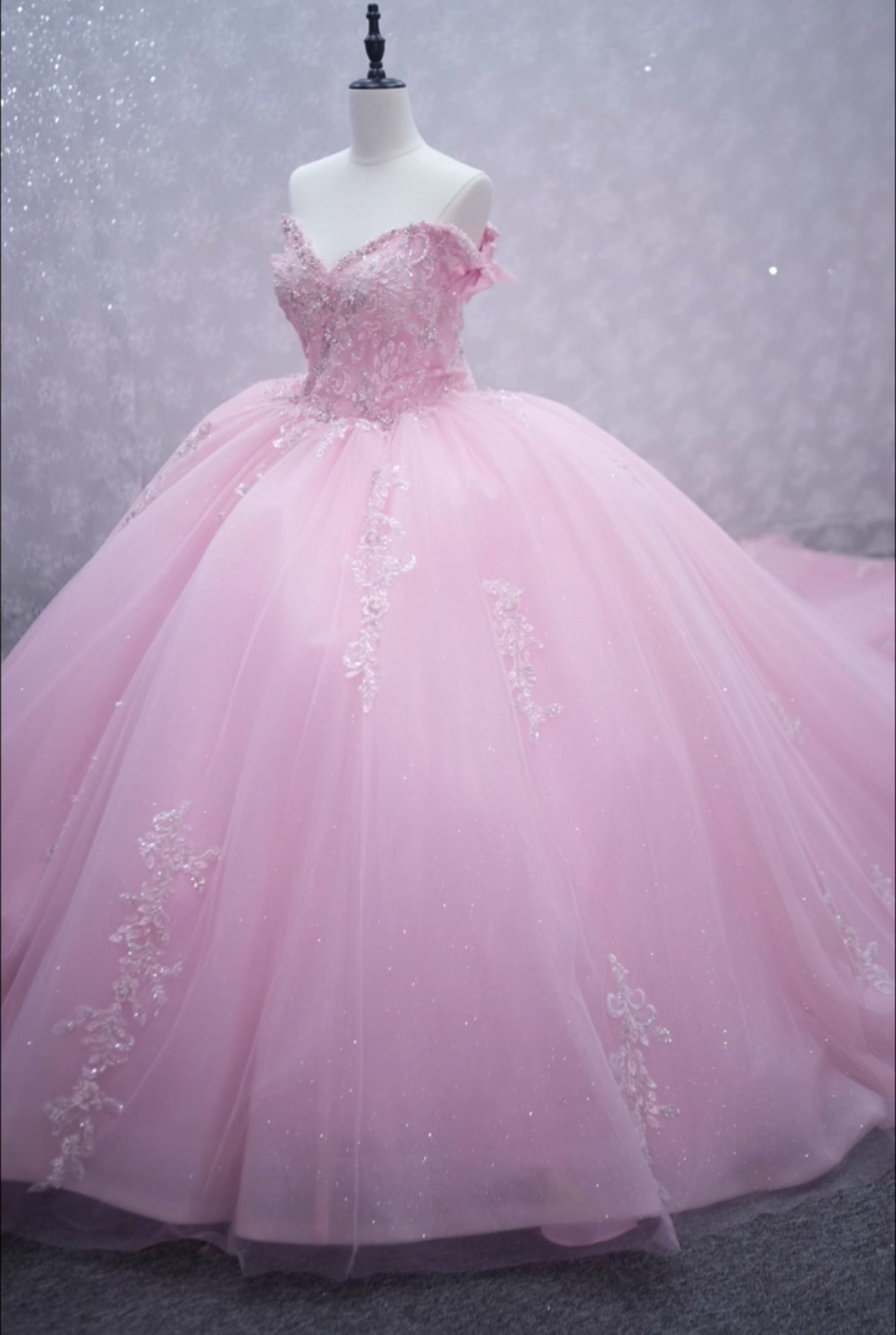 大人気上昇中　キラキラ　リボン　ピンク　カラードレス　ラメ入り　リーフ刺繍　音楽会　オーダーメイド可能　二の腕カバー演奏