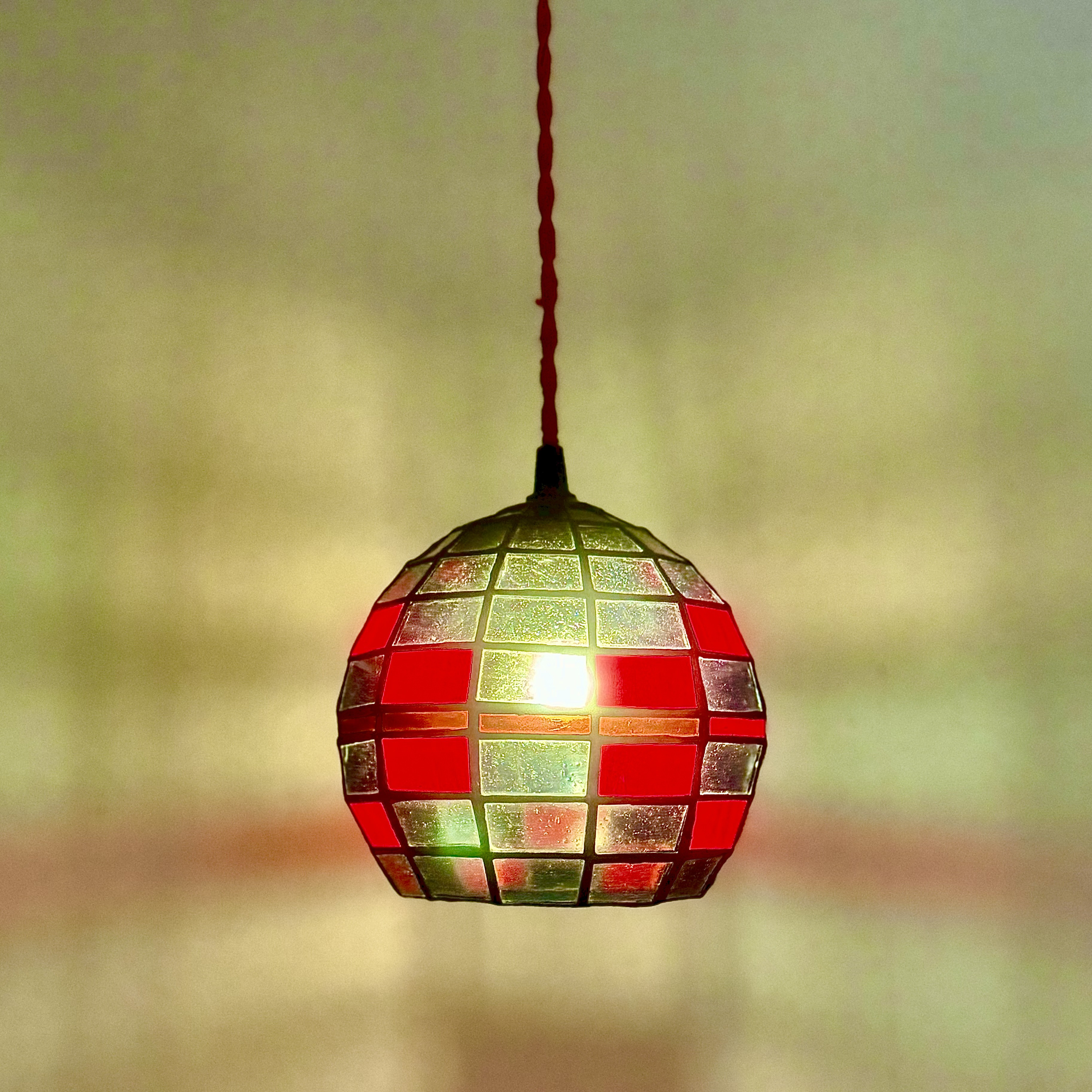 光の色を楽しむ、丸型  ペンダントライト ステンドグラス ランプシェード 置き型 テーブル ランプ インテリア 照明