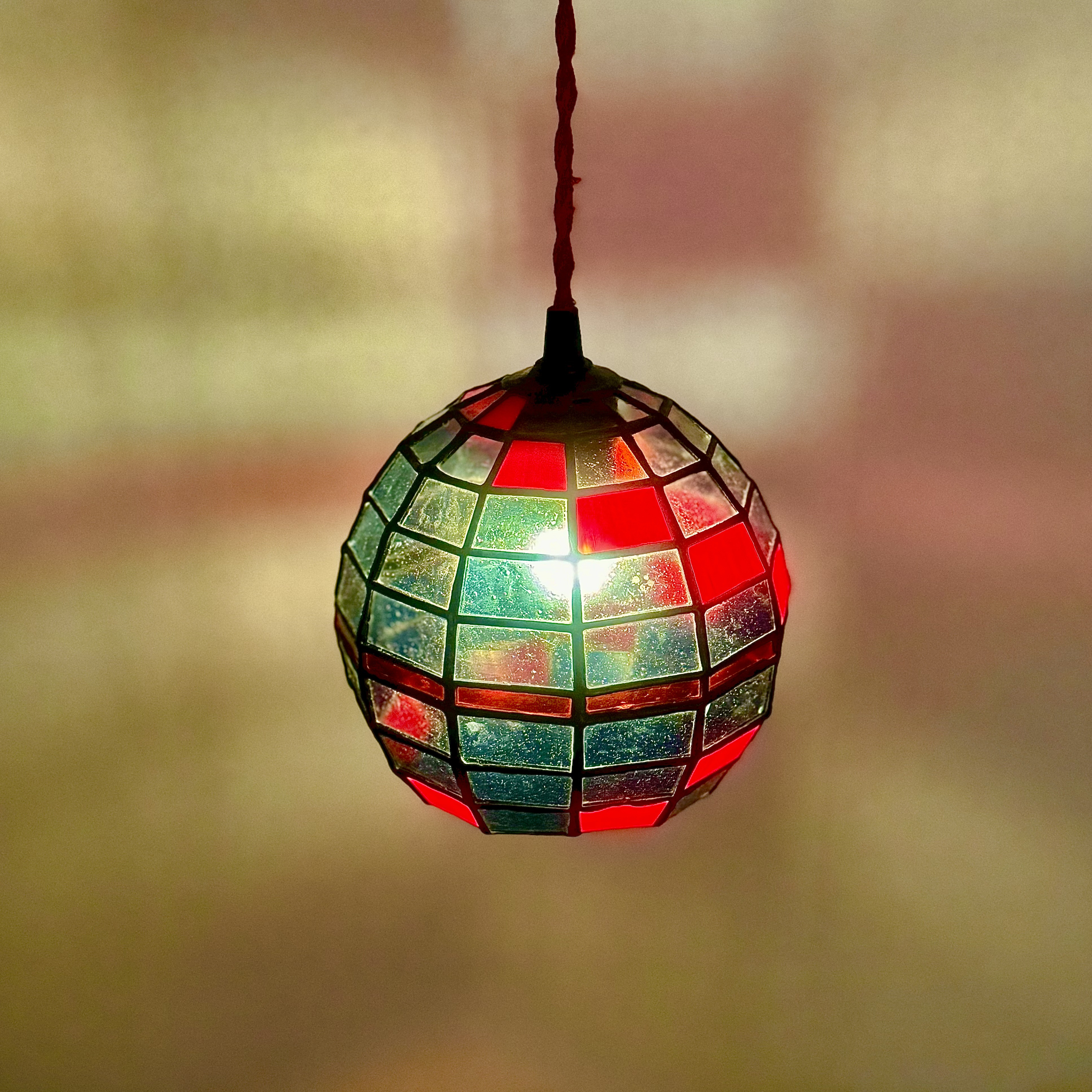 光の色を楽しむ、丸型  ペンダントライト ステンドグラス ランプシェード 置き型 テーブル ランプ インテリア 照明