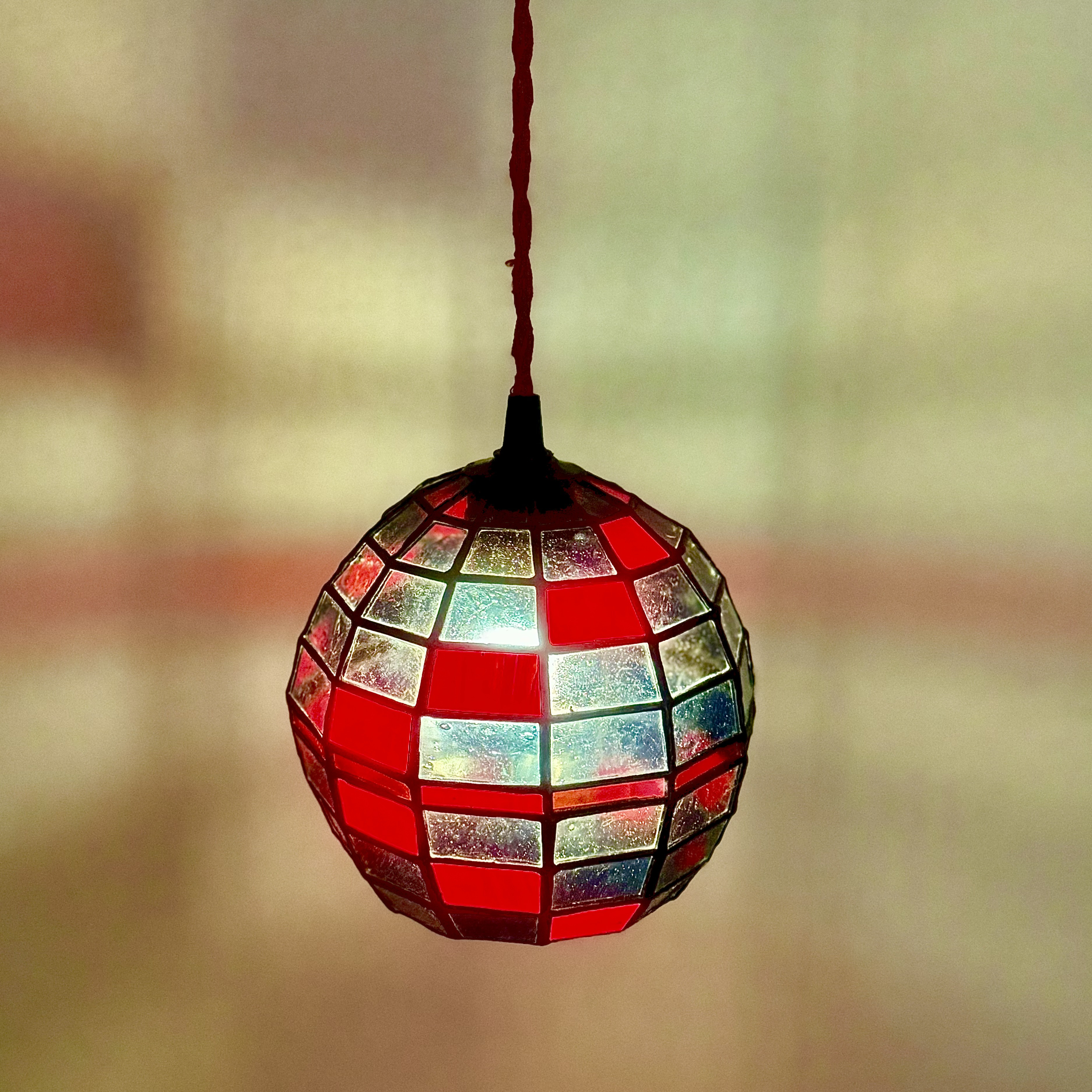 光の色を楽しむ、丸型  ペンダントライト ステンドグラス ランプシェード 置き型 テーブル ランプ インテリア 照明