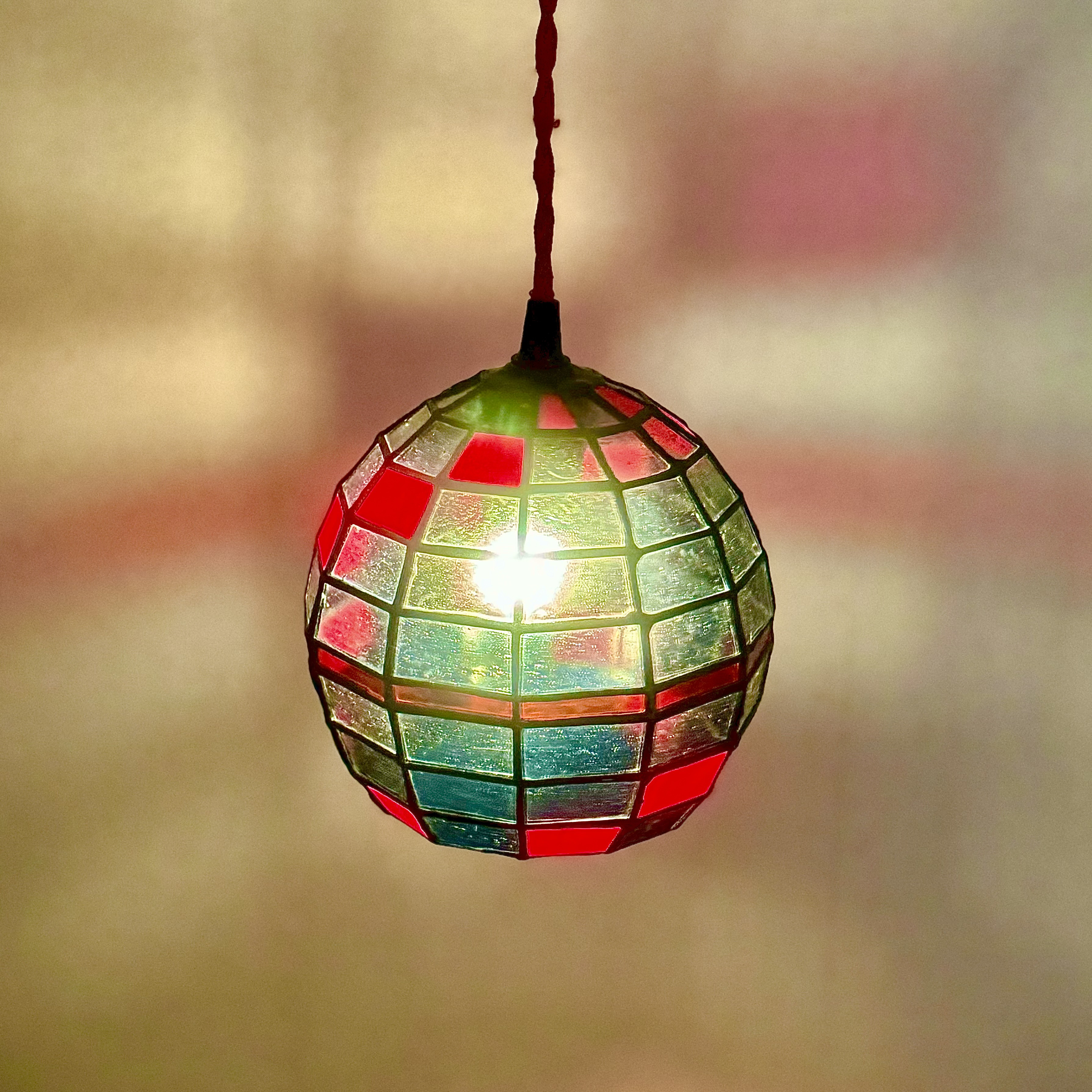 光の色を楽しむ、丸型  ペンダントライト ステンドグラス ランプシェード 置き型 テーブル ランプ インテリア 照明